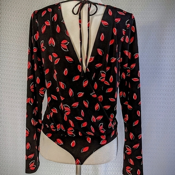 Petal Print Surplice Long Sleeve Red & Black Bodysuit NWT - Picture 3 of 4
